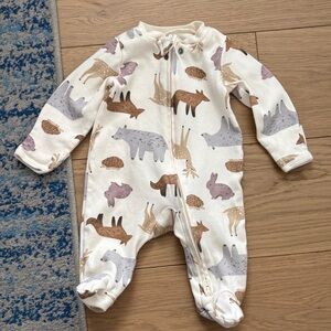 Carter’s animal one piece - size 3 months